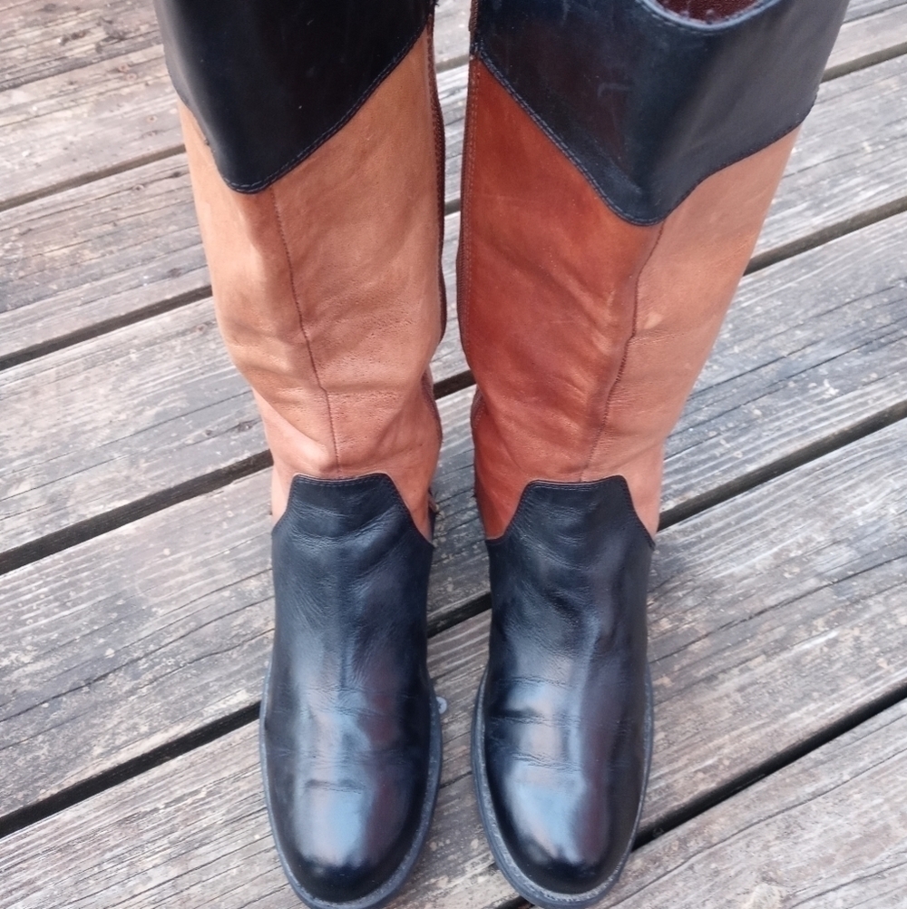 Vince Camuto 'Kellini' women's brown over black leather side zip boots. Sz 8.5M.